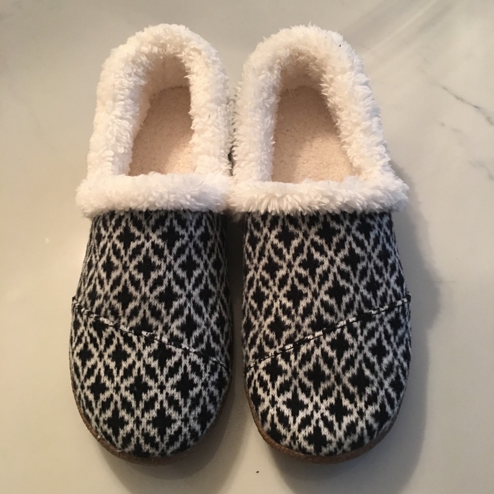 NEW Toms slippers